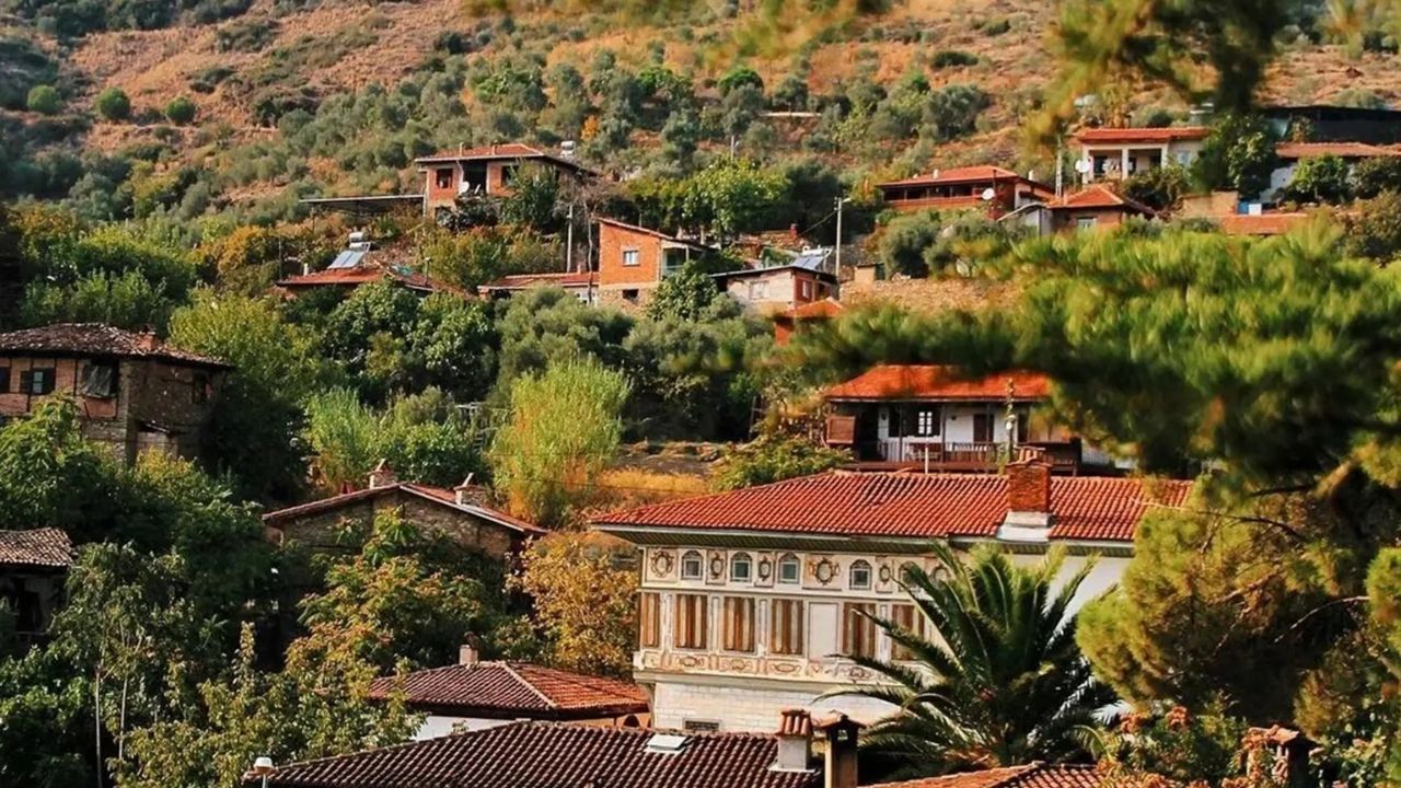 Ne Şirince ne Alaçatı! İzmir’den günübirlik gidiliyor: Taş evleri ve asırlık konaklarıyla görenleri büyülüyor