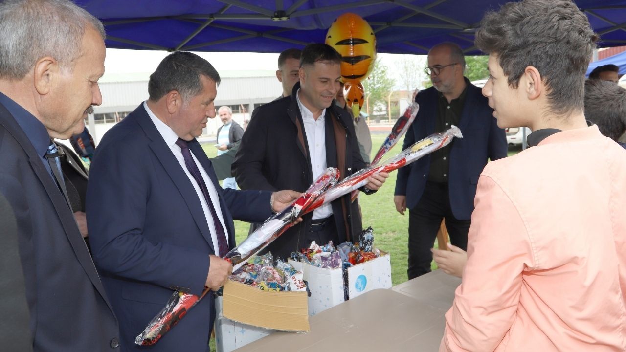 Bayındır’da 23 Nisan Coşkusu Gökyüzüne Taşındı! (1)