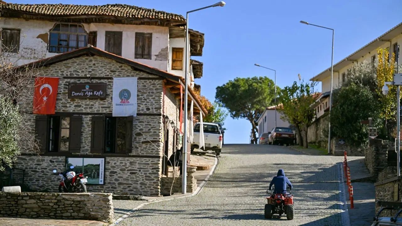 Birgi Iç Foto