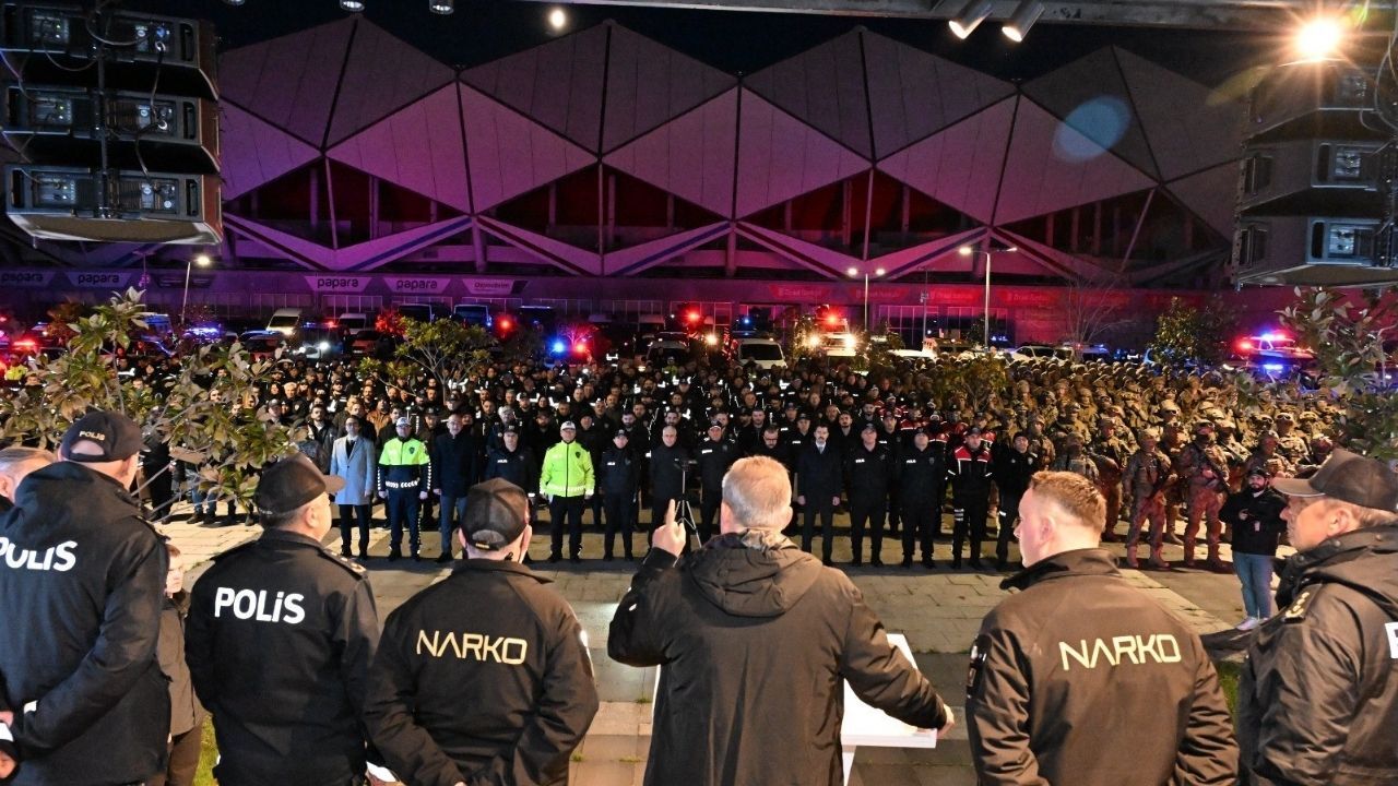 İzmir Dahil 5 Ilde Dev Uyuşturucu Operasyonu 91 Kişi Gözaltında (1)