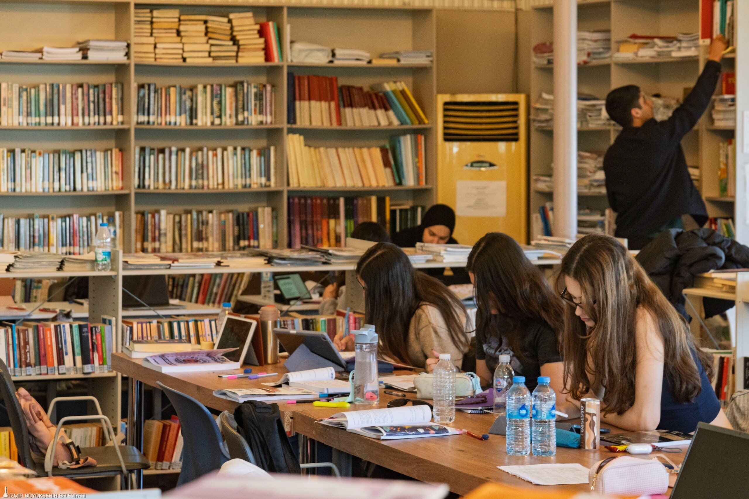 İzmir'de Gençlerin Yeni Adresi! Hem Ücretsiz Hem De Sessiz 11 Noktada Hizmet Veriyor (2)