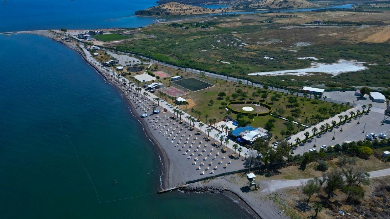 İzmir’e Sadece 1 Saat Uzaklıkta! Aile Dostu Plaj Arayanların Adresi Aliağa Polis Plajı (1)
