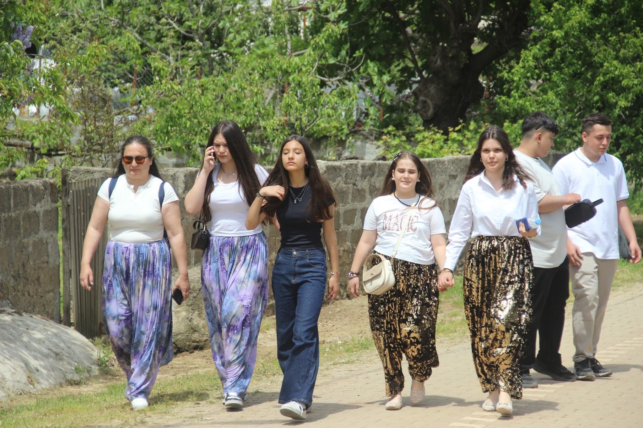 80 Yıllık Gelenek Sürüyor! Gençler Nasibini Bu Sokakta Aradı (1)