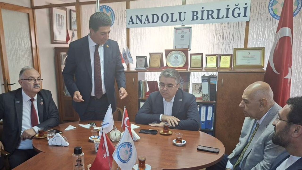 Anahtar Parti İzmir İl Yönetimi Anadolu Birliği’ni Ziyaret Etti! Ziyarette “Terörsüz Türkiye” Üzerini Mesajlar Verildi (1)