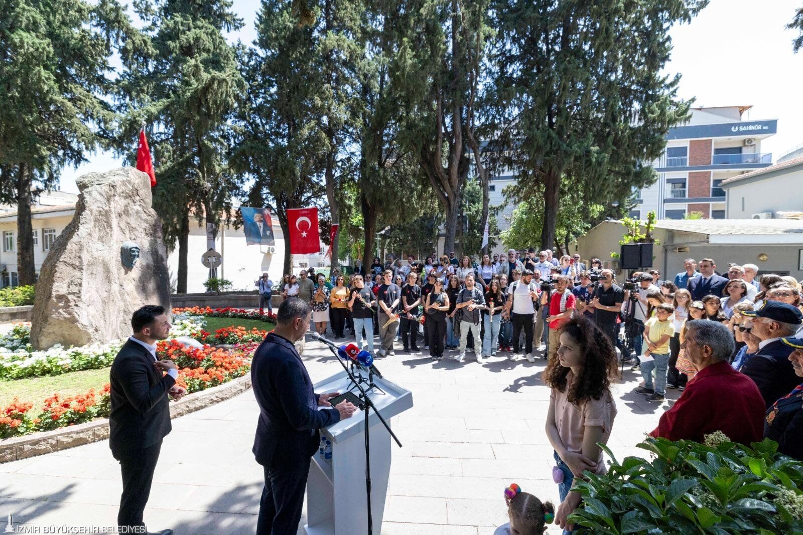 Başkan Tugay’dan Zübeyde Hanım’ın Mezarında Duygulandıran Sözler “Hepimiz Sizin Çocuklarınızız” (3)