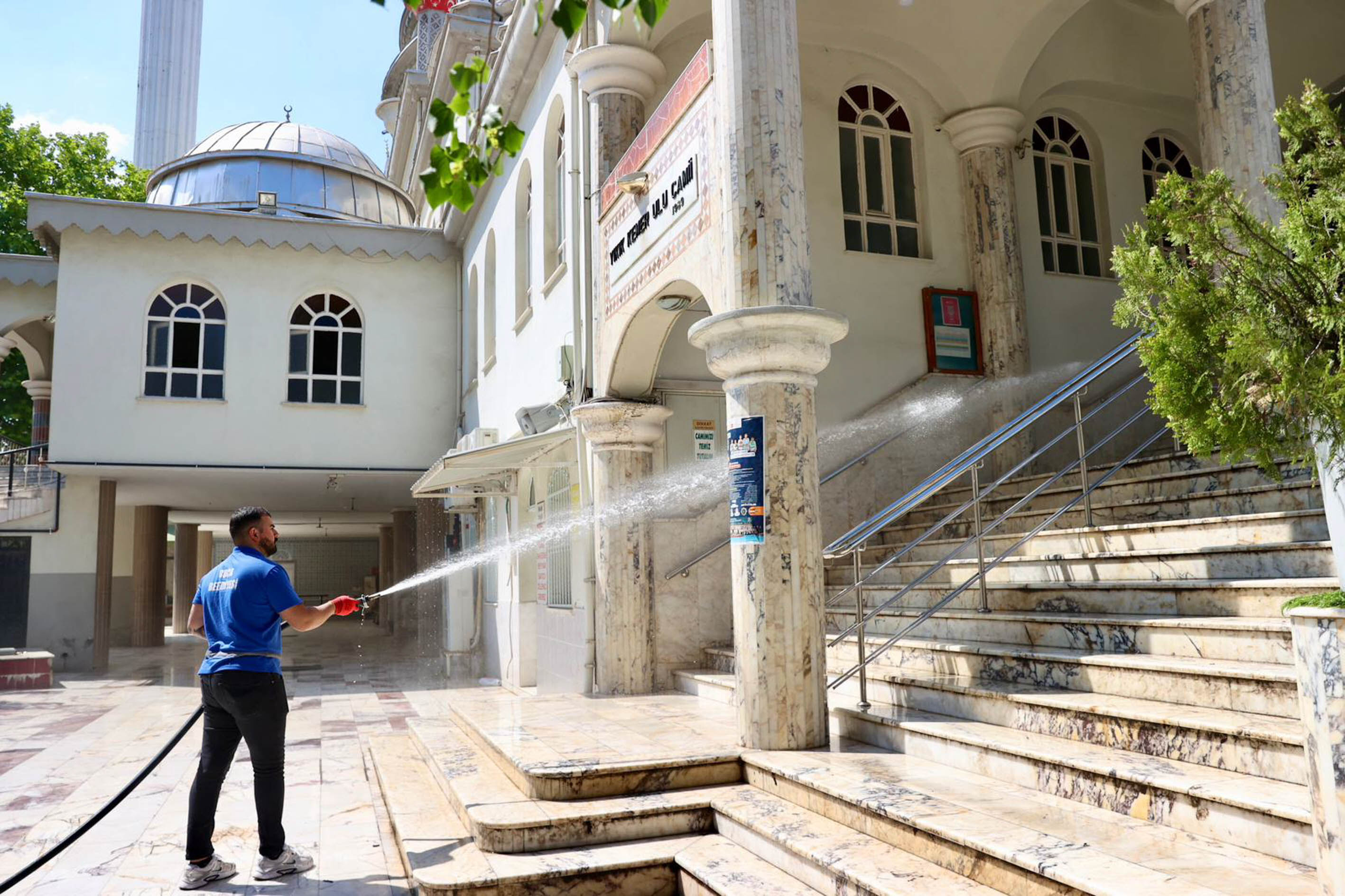 Buca’da Bayram Öncesi Seferberlik Temizlik Öalışmaları Tamamlandı (1)