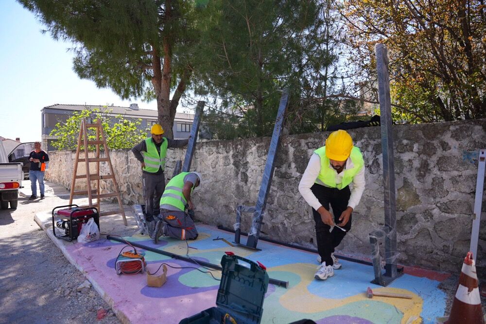 Çeşme’de Güvenli Trafik Için Yeni Düzenleme Yollar Ve Duraklar Yenileniyor (2)
