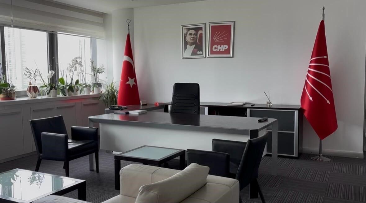 Chp'de Arbede Sonrası Binada Oluşan Hasar Gideriliyor (1)