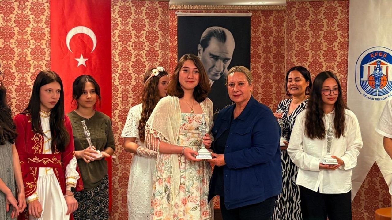 Efes Selçuk’ta Geçmişin Izleri Sahneye Taşındı (1)