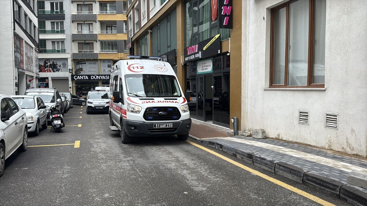 Genç Adamdan Günlerdir Haber Alınamıyordu Evde Ölü Bulundu (2)
