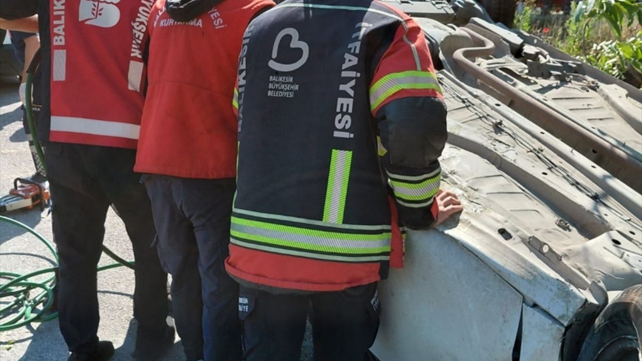 Gençlerin Bulunduğu Araç Devrildi 1 Kişi Hayatını Kaybetti (2)
