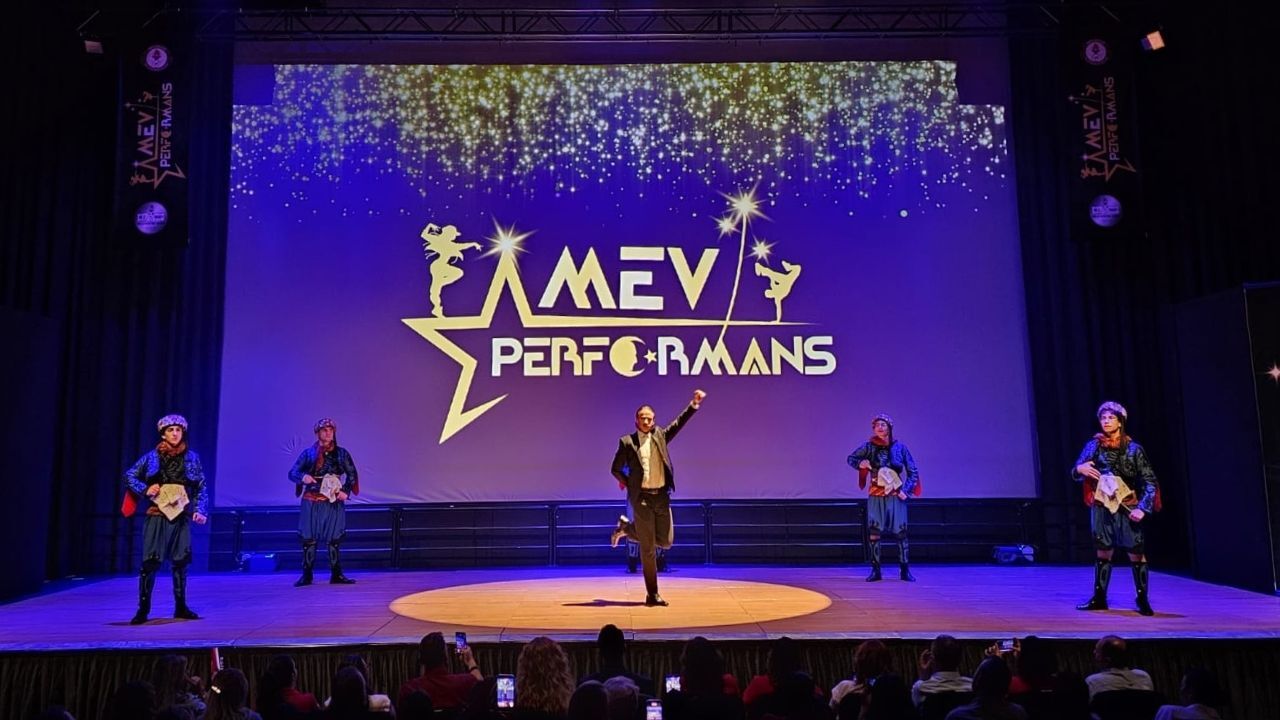 İstinyeart’ta Unutulmaz Gece! Sahne Işıkları Mev’li Öğrenciler Için Yandı (2)