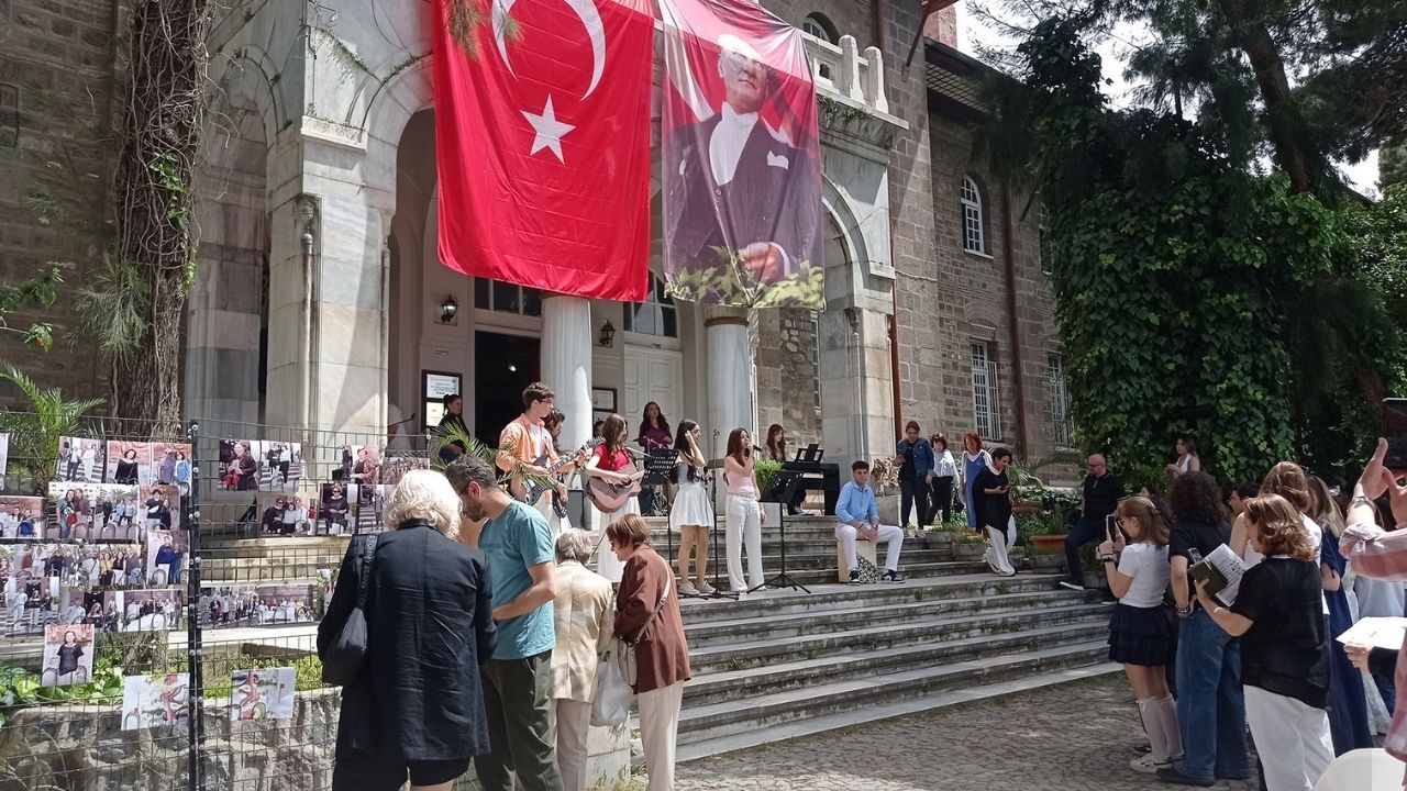 Izmir Kız Lisesi1