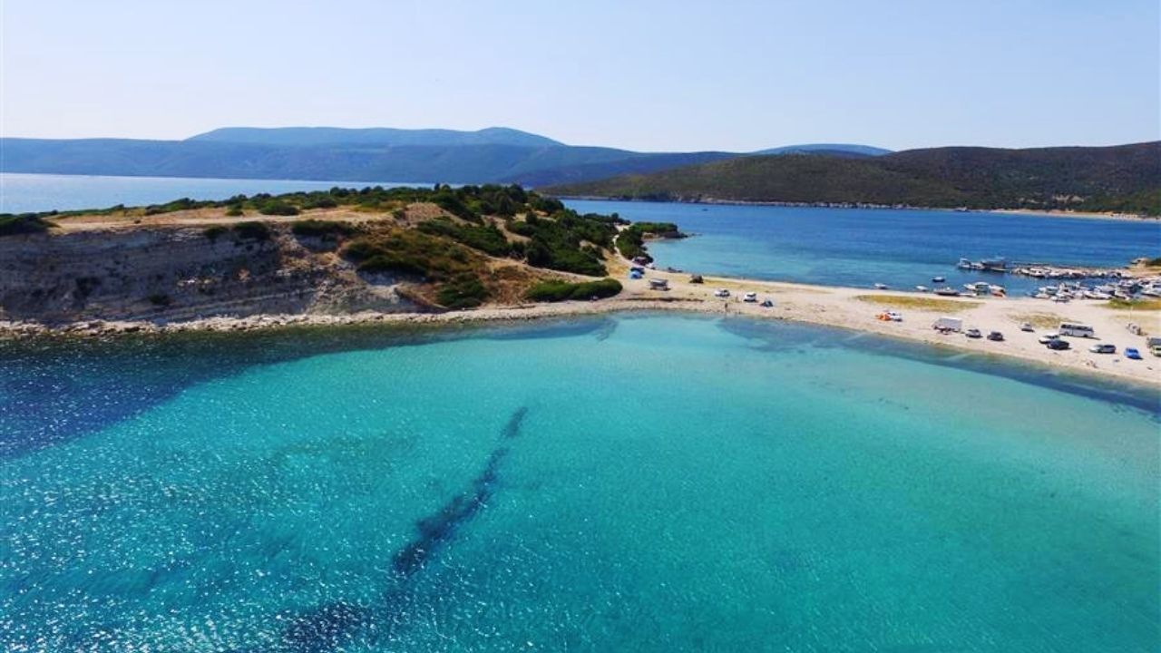 İzmir'de Arabasını Deniz Kenarına Çekip Tatil Yapmak Isteyenlere! Mangal, Kum Ve Sörf Bir Arada Sadece 50 Dakika Uzak! (2)