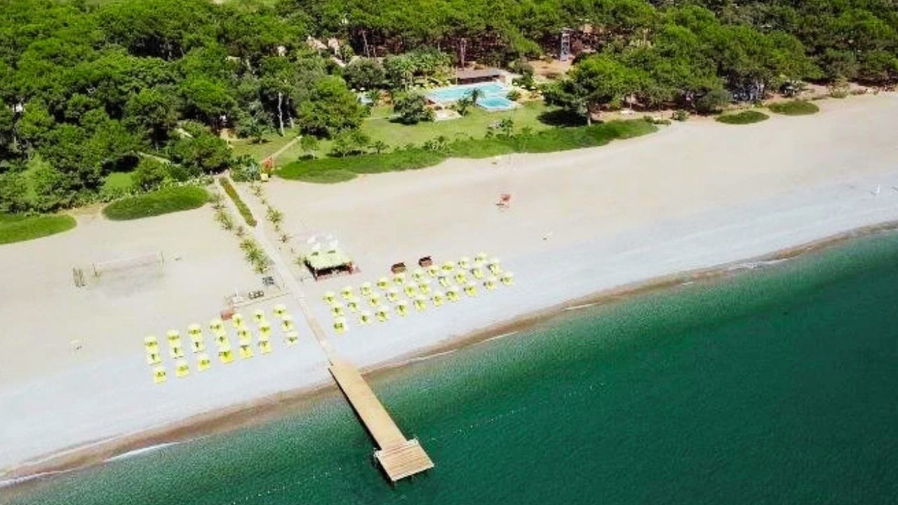 İzmir’de Denize Sıfır Tatil Noktası! Mavi Bayraklı Tatil Köyü Hem Deniz Hem Havuz Keyfi Bir Arada (3)