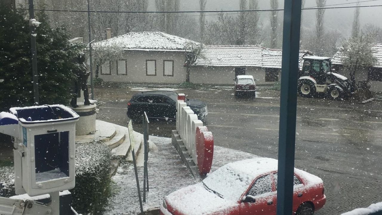 İzmir'de Mayıs Ortasında Kar Şoku Her Yer Beyaza Büründü 22