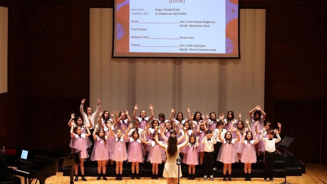 İzmir’de Müzik Günleri Başladı 70 Koro Aynı Festivalde Sahne Aldı (2)