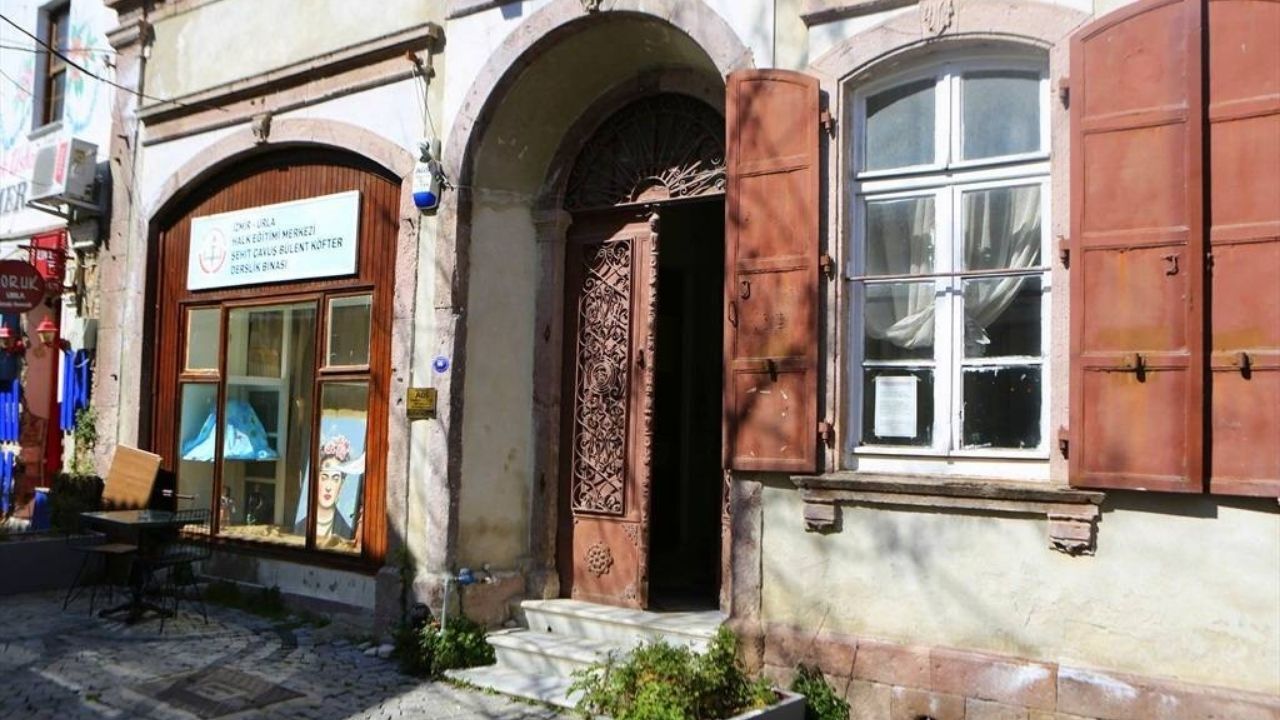 İzmir'deki Yüzyıllık Tarihi Bu Yapıyı Hiç Gördünüz Mü Depremde Hasar Aldı Ama Yıkılmadı! Urla’nın Sessiz Tanığı (2)