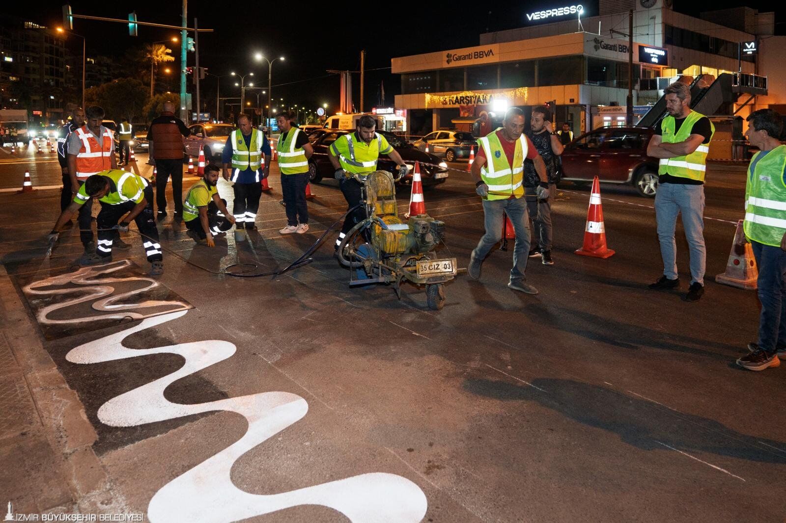 İzmir’in Simgeleri Bu Kez Yollara Taşındı! Karşıyaka'daki Bu Yol Yenilendi (3)