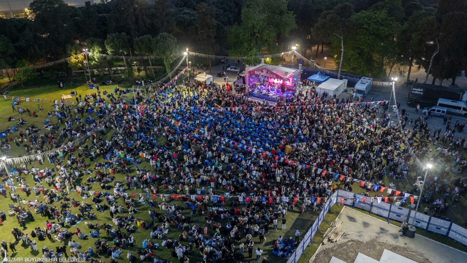 İzmirliler Kültürpark’ta Buluştu Hıdırellez Etkinlikleri Gece Yarısına Kadar Sürdü (1)
