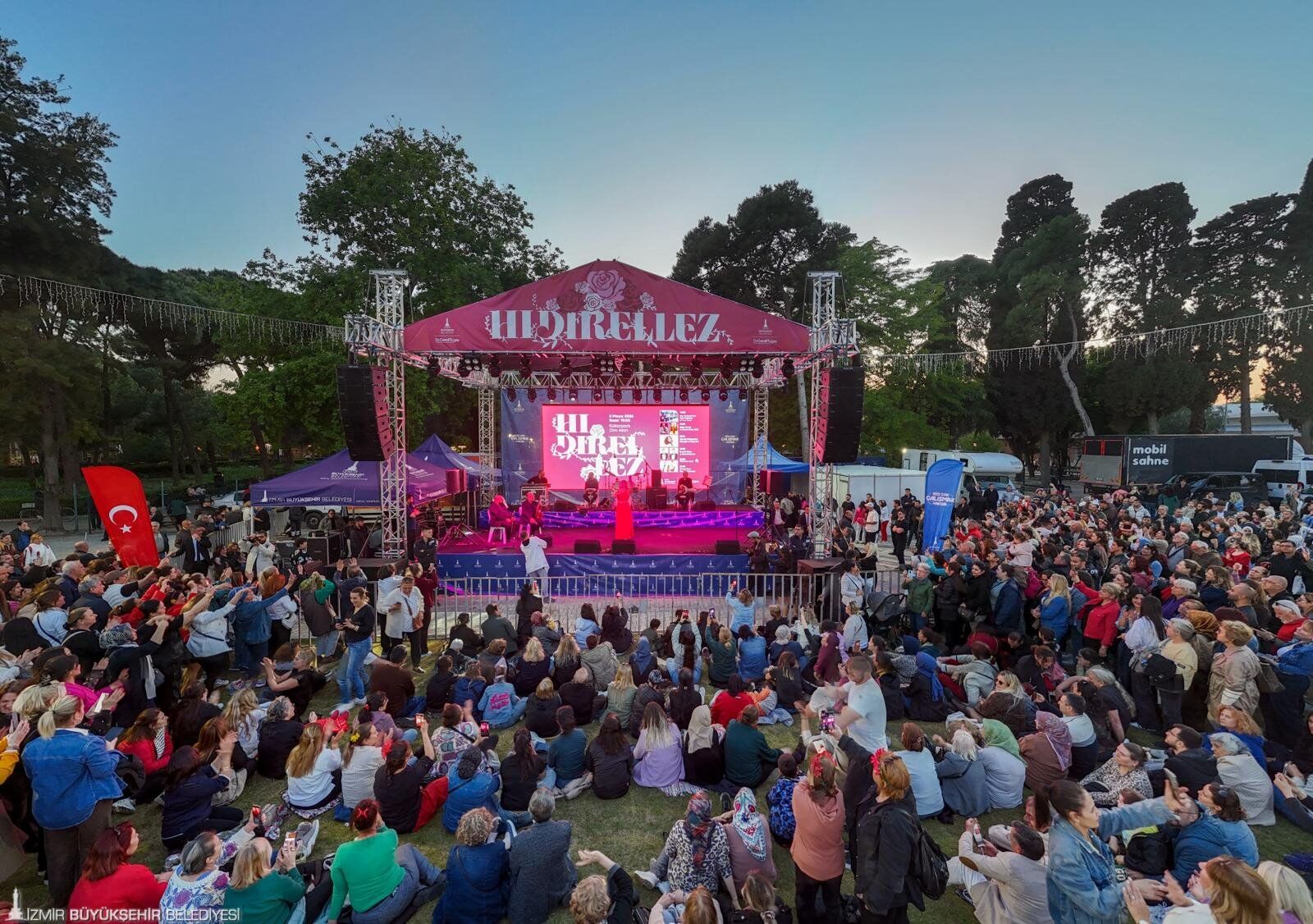 İzmirliler Kültürpark’ta Buluştu Hıdırellez Etkinlikleri Gece Yarısına Kadar Sürdü (2)
