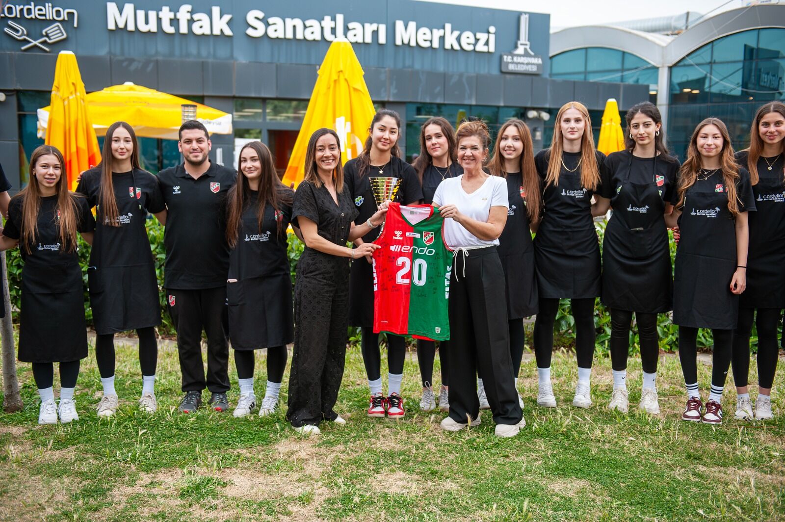 Karşıyaka’nın Şampiyon Kızları Mutfakta! (1)