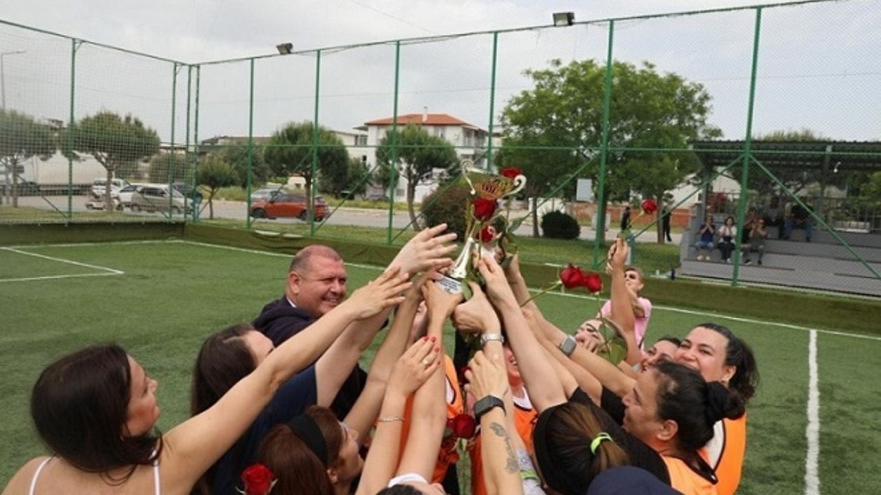 Menderes’te Kadınlar Hem Spor Yaptı Hem Eğlendi Etkinlikler Devam Ediyor (2)