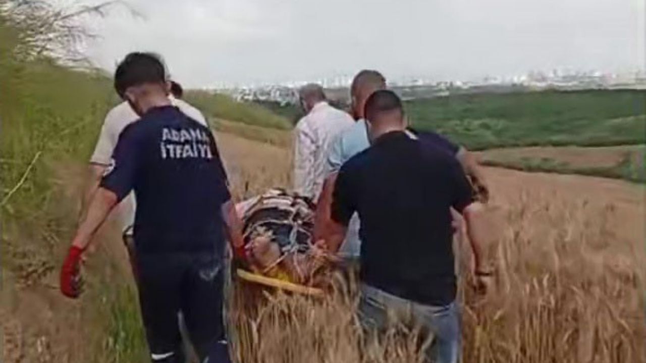 Otomobil Tarlaya Uçtu 26 Yaşındaki Genç Hayatını Kaybetti (1)