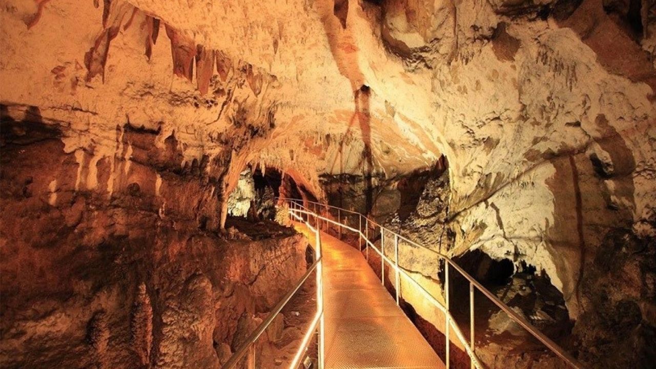 Oylat Mağarasıı