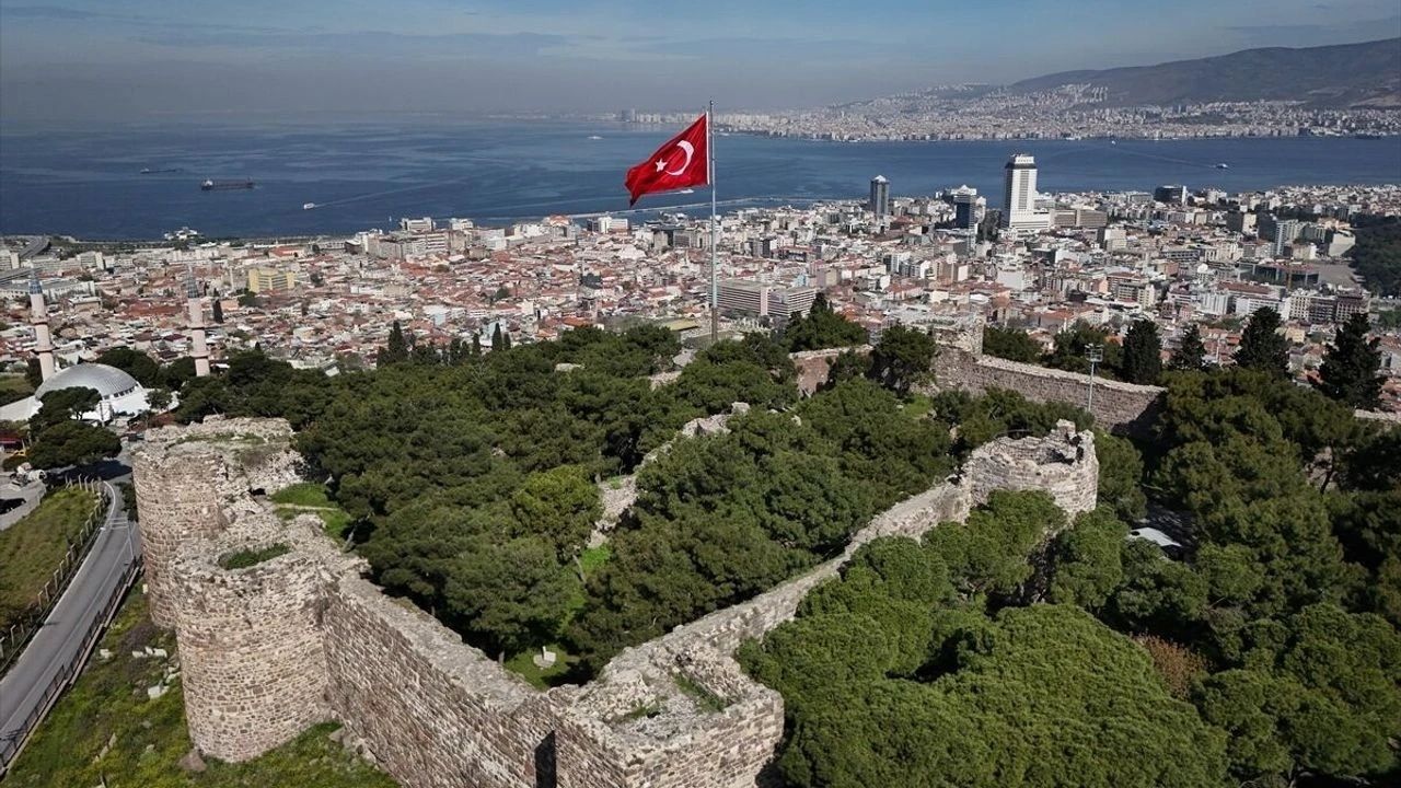 AVM’de para harcamayın, kaleye çıkın! İzmir’de manzaralı hafta sonu gezisi ücretsiz: Otobüs kapısına kadar götürüyor