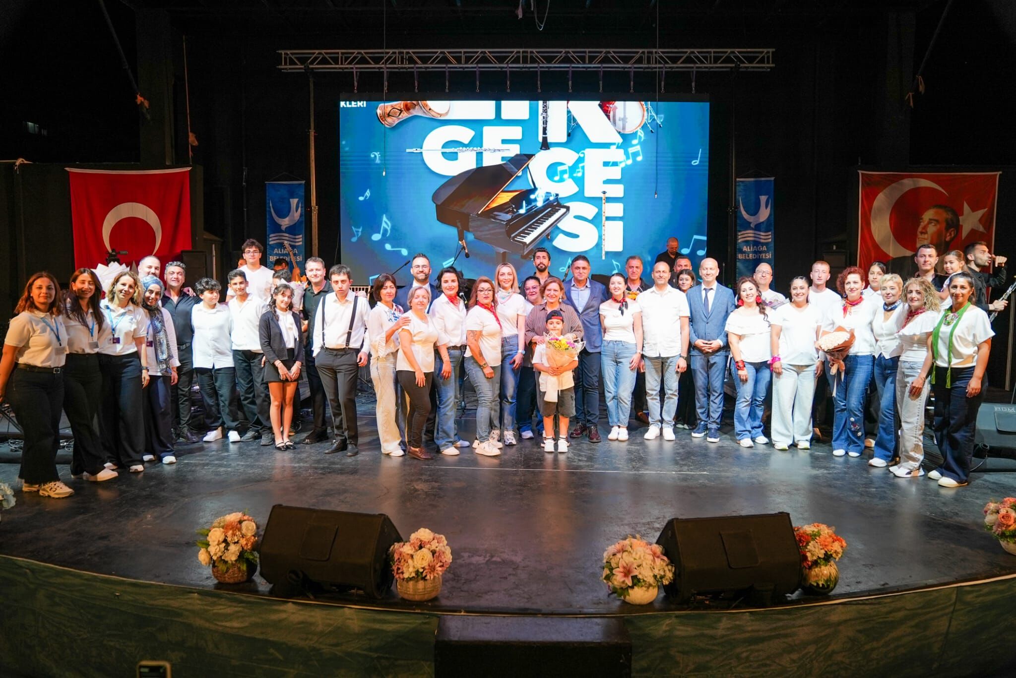Aliağa’da Sahne Genç Yeteneklere Emanet Edildi! Asev’den Yıl Sonu Gösterisi Büyüledi (3)