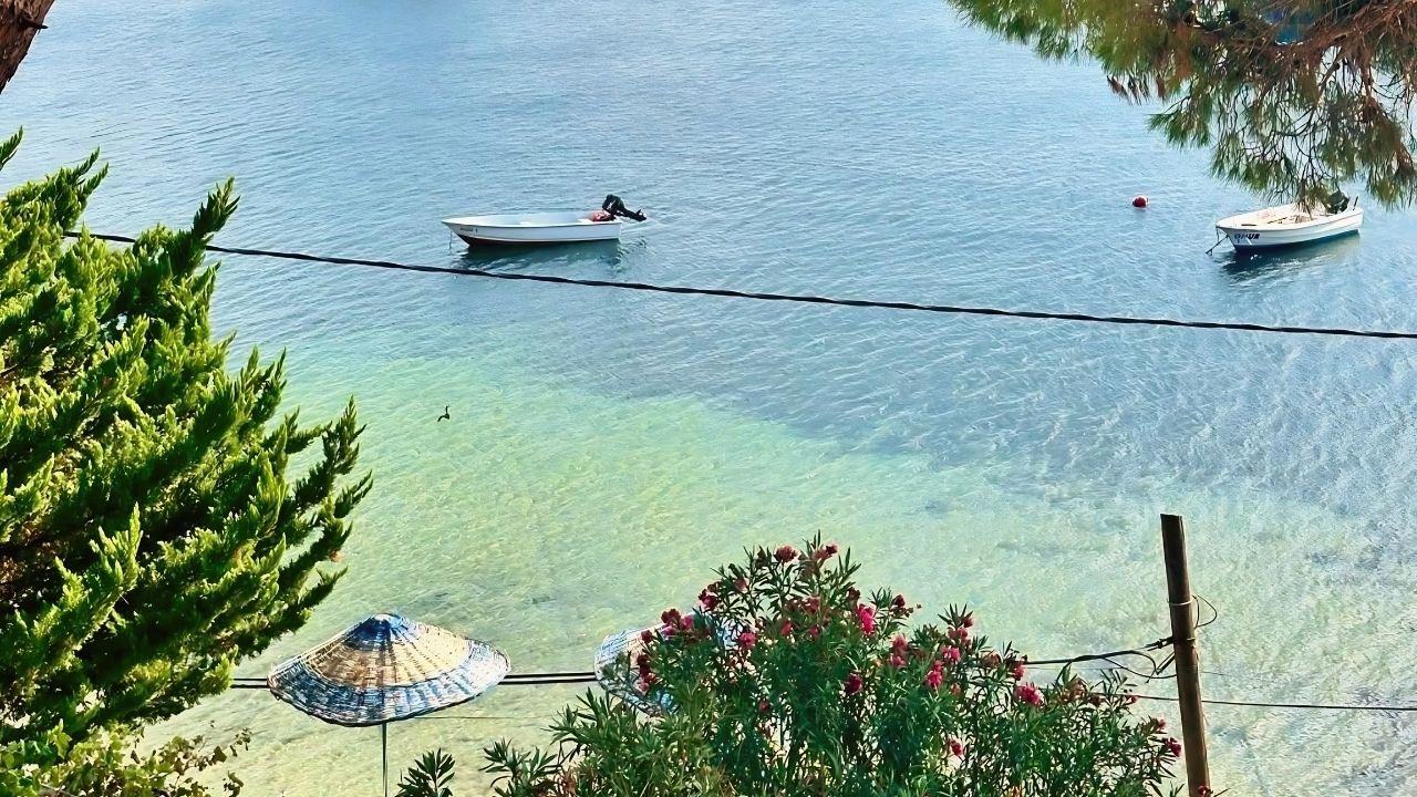 Balıkesir Edremit’in Kazdağları’na Yaslanan Narlı Köyü, Denize Bakan Yamaçları, Taş Sokakları Ve Serin Köy Havasıyla Ege’de Sessiz Bir Kaçış Arayanların Radarına Giriyor. Geleneksel Lezzetleri Ve Temiz Plajlarıyla Mutlaka K (3)