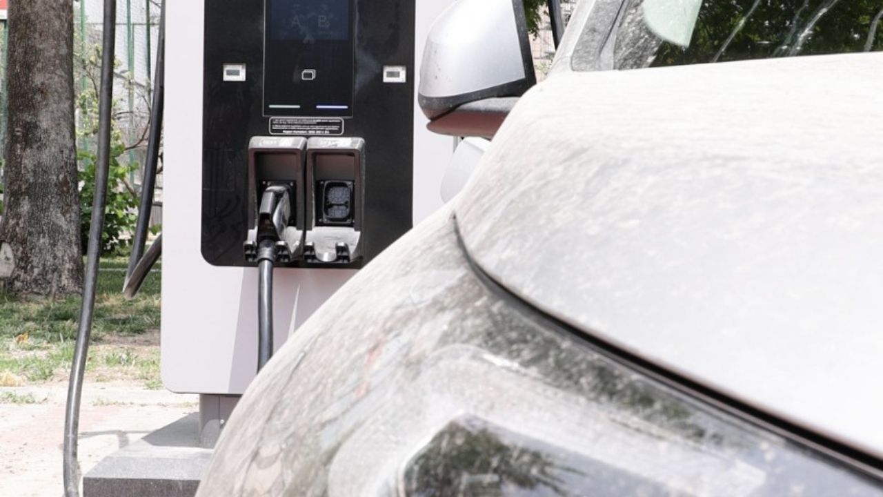 Bayraklı’da Elektrikli Araç Sahiplerine Müjde! 10 Noktada 20 Şarj Ünitesi Hizmette (3)