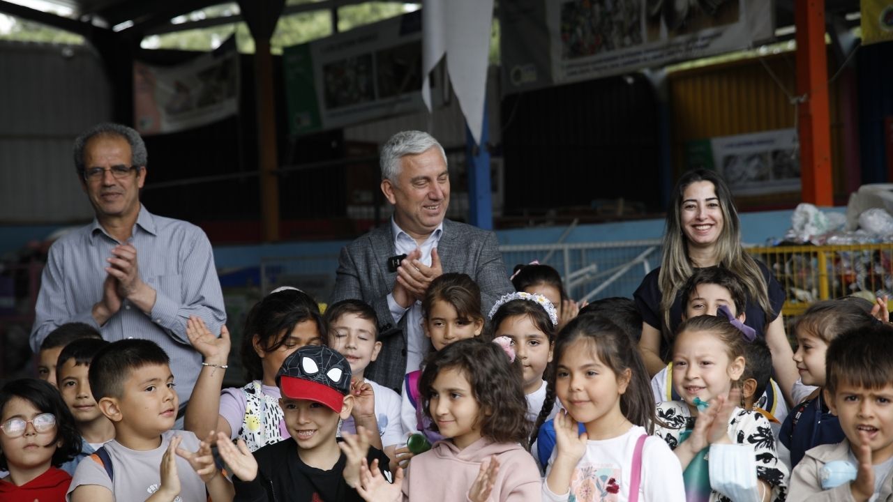 Bergama’da Yemek Atıklarından Mama Üretildi Öğrenciler Süreci Yerinde Gözlemledi (1)-1