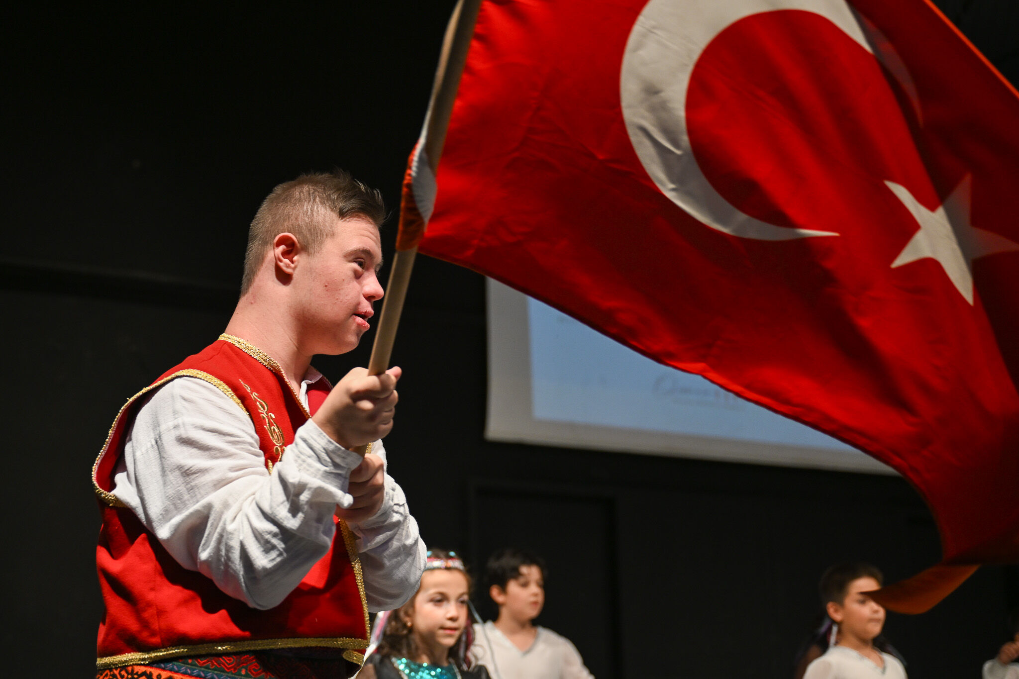 Bornova’da Dans Rüzgarı! Bale, Zumba, Latin Dansları Ve Daha Fazlası Aynı Sahnede Buluştu (2)