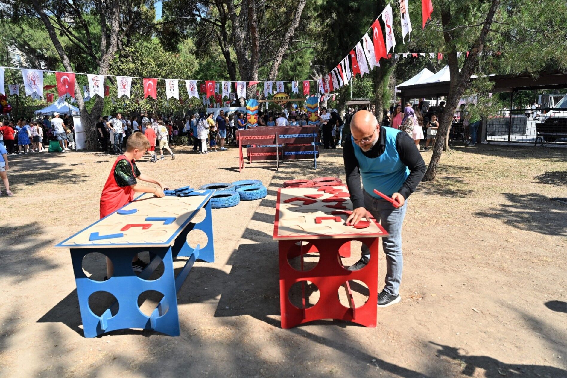 Bornova'da Yaz Tatili Şenlikle Başladı! Renkli Etkinliğe Binlerce Kişi Katıldı (2)
