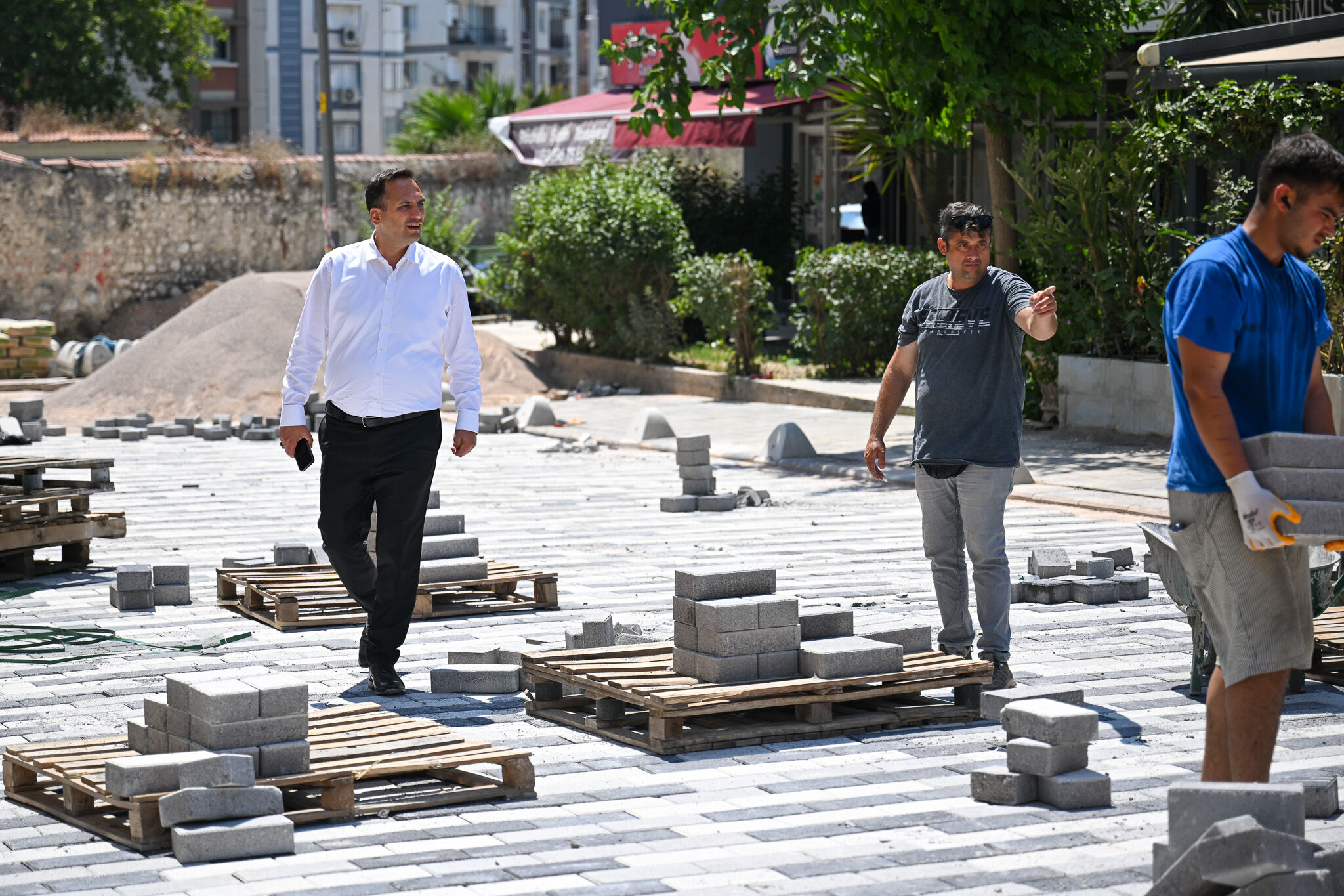 Bornova’nın Tarihi Merkezinde Büyük Değişim Başladı! Başkan Eşki Çalışmaları Yerinde Inceledi (1)