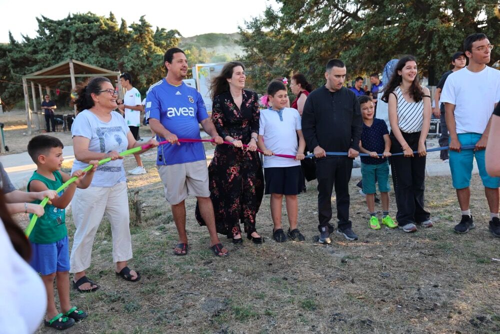 Çeşme’de Babalar Günü'ne Özel Etkinlik Başkan Denizli Çocuklarla Oyun Oynadı! (2)