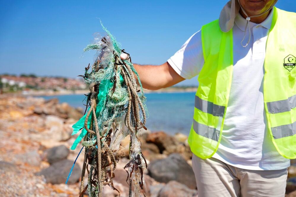 Çeşme’de Iki Koyda Seferberlik Atıklar Tek Tek Toplandı (2)