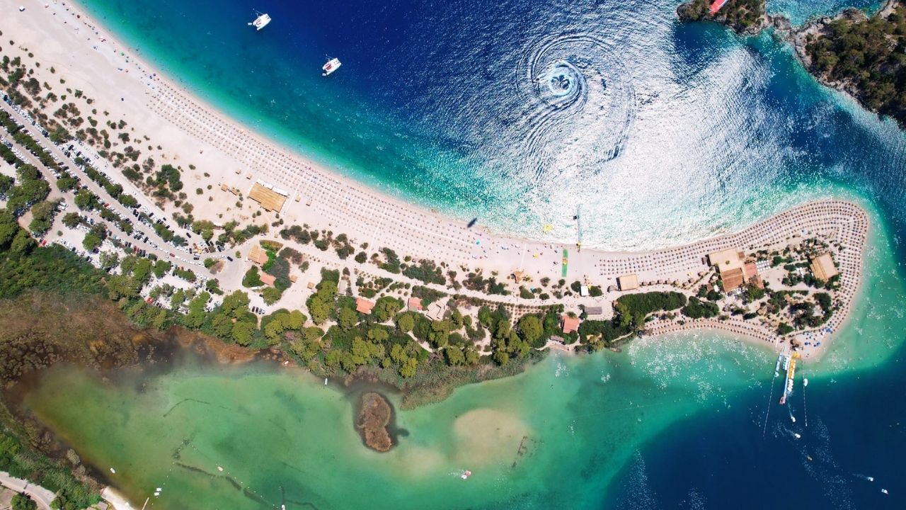 Fethiye'de Hangi Plajlar Mavi Bayraklı Oldu İşte Ücretli Ve Ücretsiz 2026 Tatil Rotalarının Tam Listesi (1)