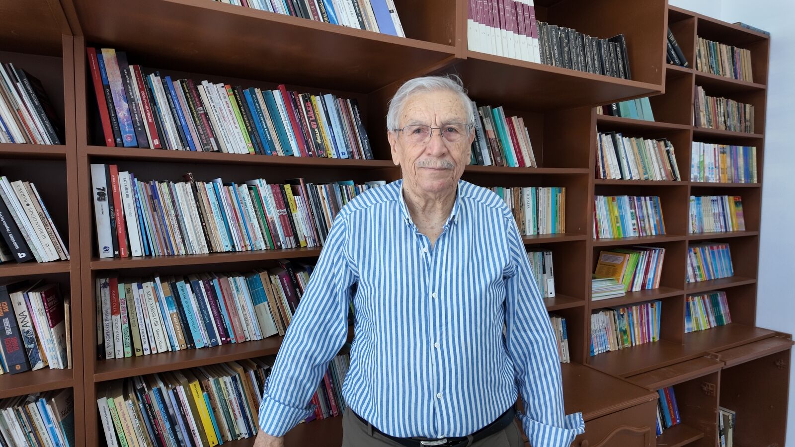 Foça’da Anlamlı Açılış! Hüseyin Yurttaş’ın Kitapları Tek Çatıda Toplandı (3)