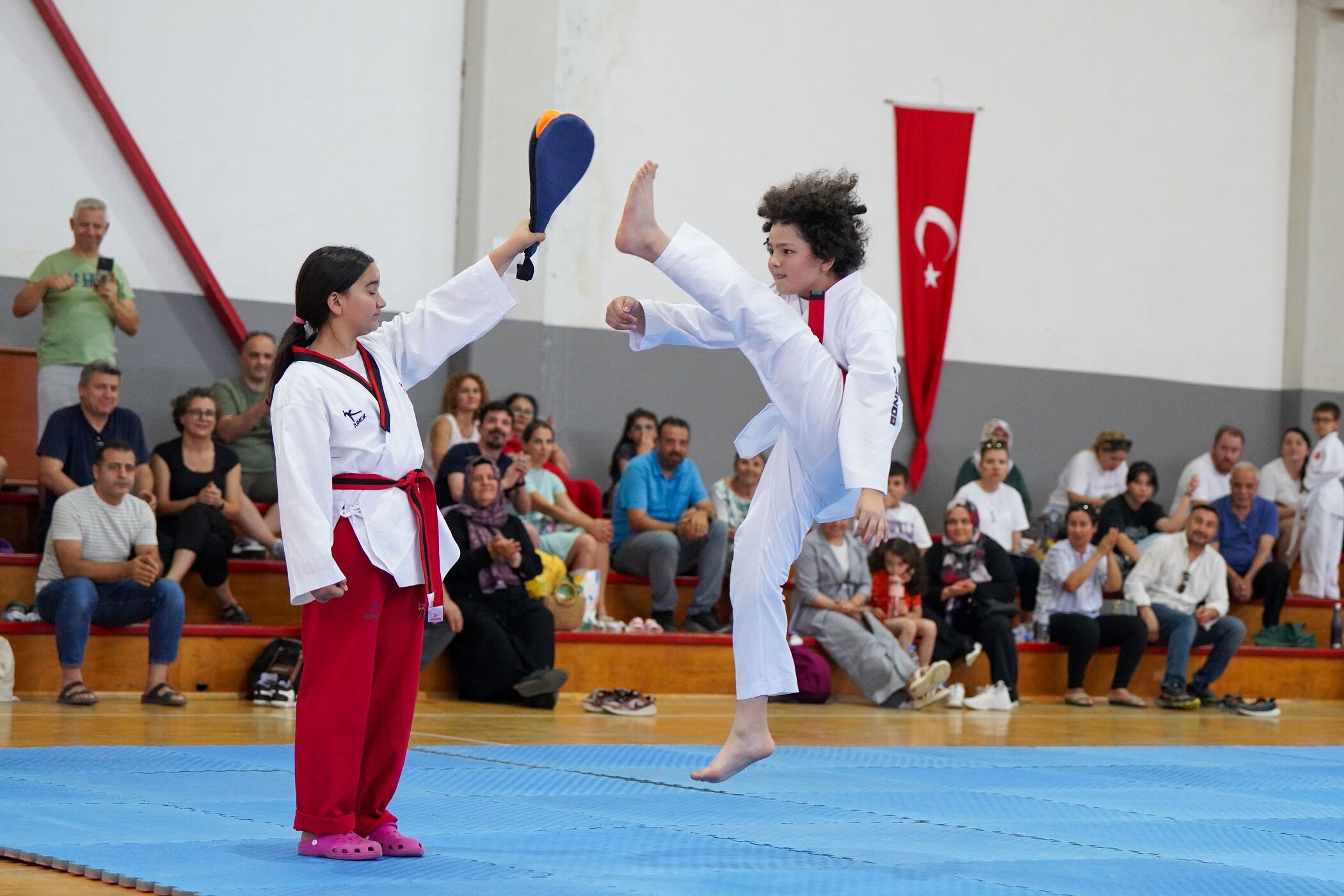 Gaziemir’de Kuşak Sınavı Heyecanı 81 Sporcu Ter Döktü (3)