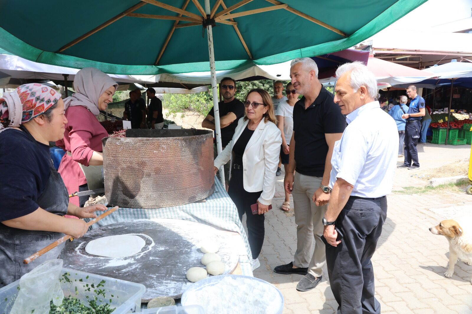 Güzelbahçe Belediyesi’nden Pazar Yerlerinde Yerinde Inceleme Talepler Tek Tek Dinlendi (2)