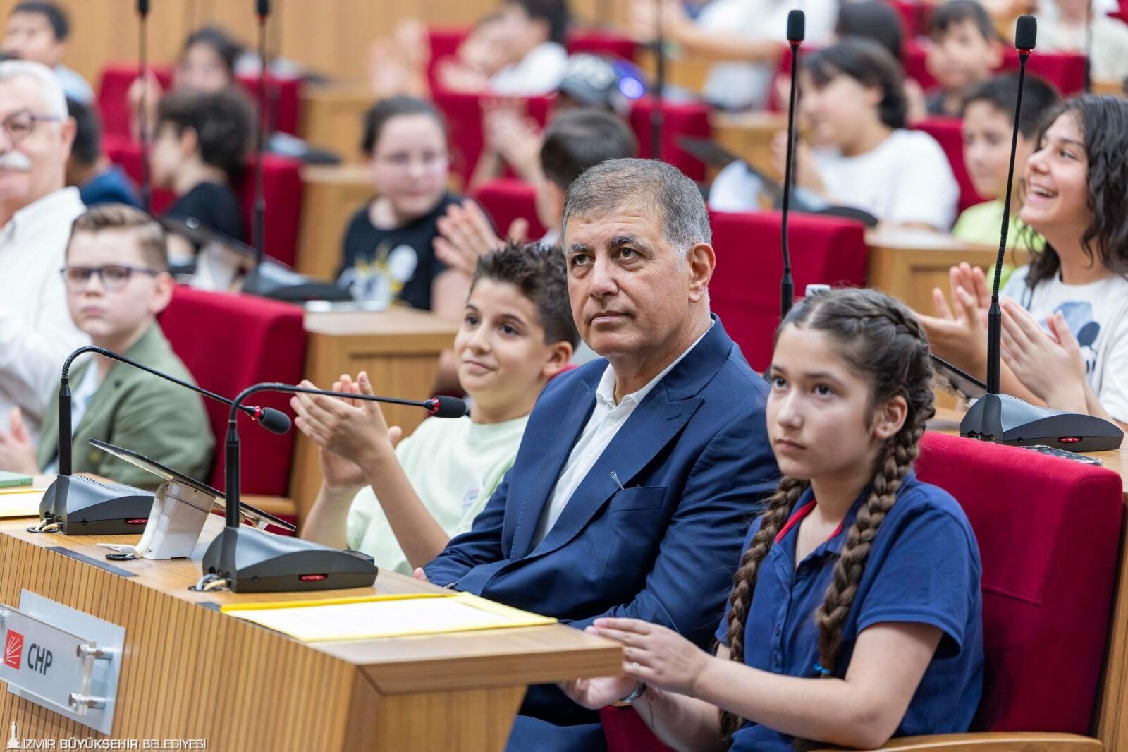 İzmir Çocuk Meclisi’nde Bir Dönem Daha Tamamlandı Başkan Tugay Çocuklarla Buluştu (2)