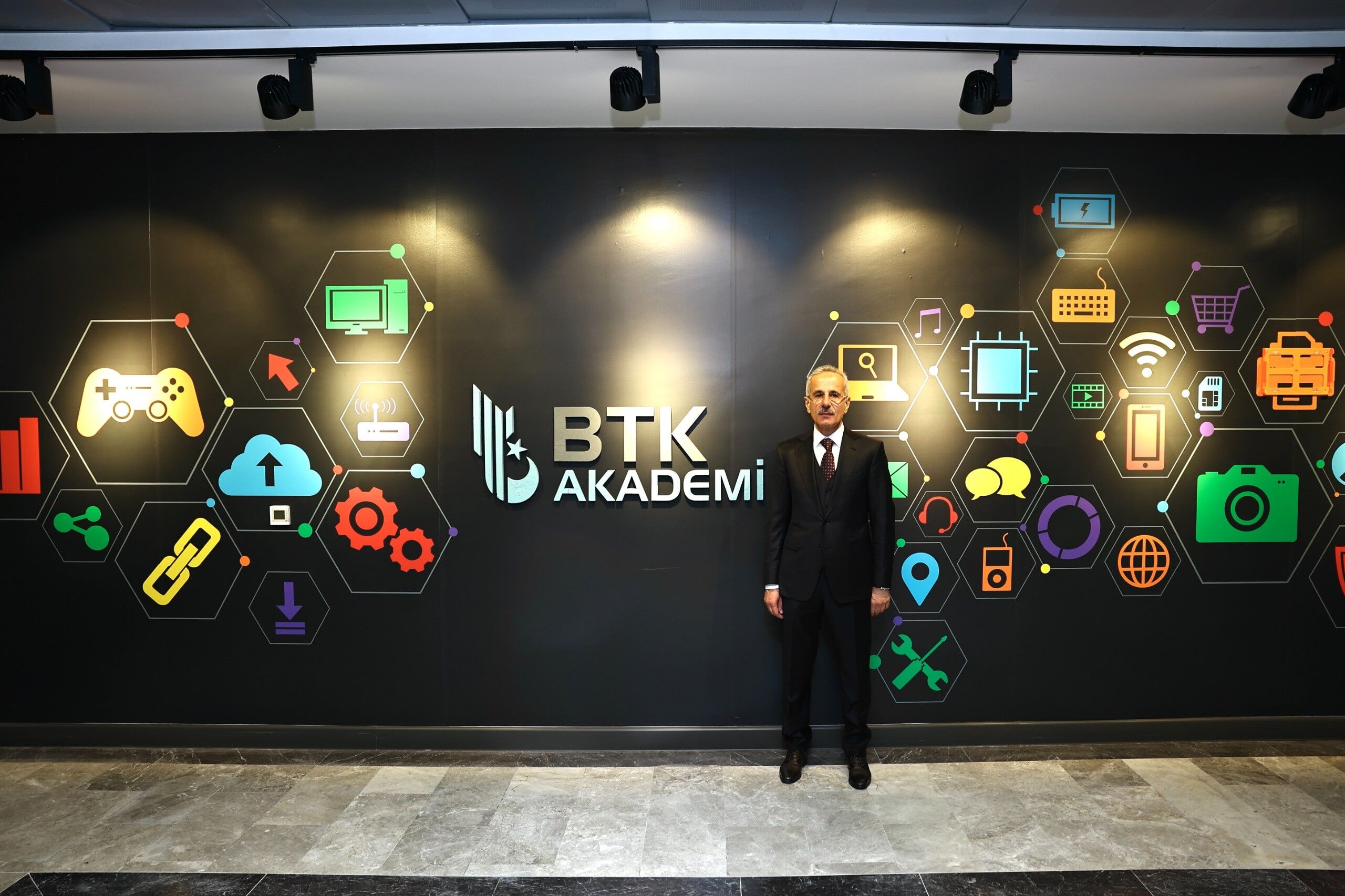 İzmir Dahil 21 Ilde Ücretsiz Eğitim Fırsatı! Bakanlık Duyurdu Btk Akademi Başvuruları Açıldı (1)