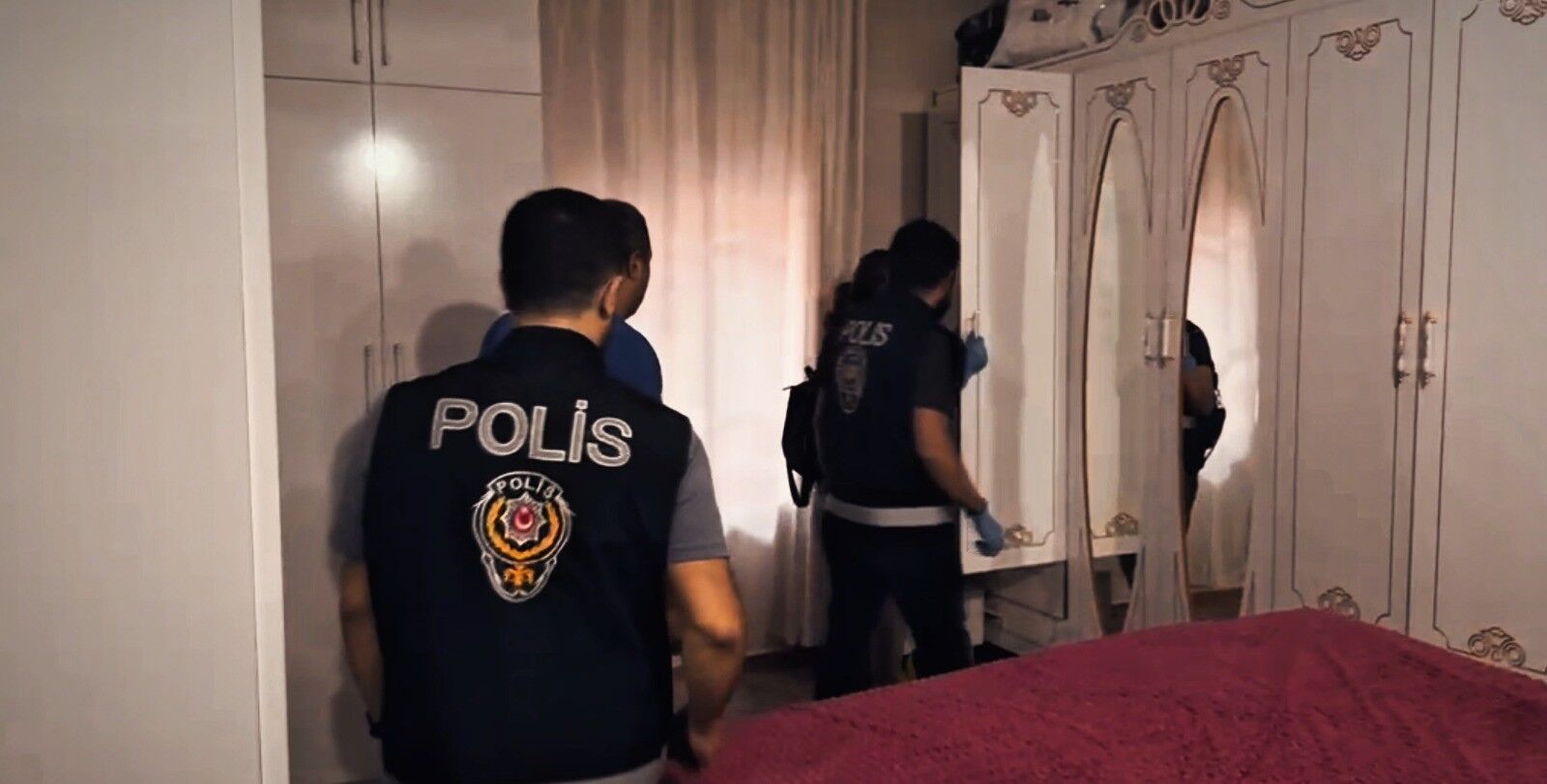 İzmir Dahil 5 Ilde Ehliyet Sınavı Çetesine Vurgun 44 Şüpheli Yakalandı (1)