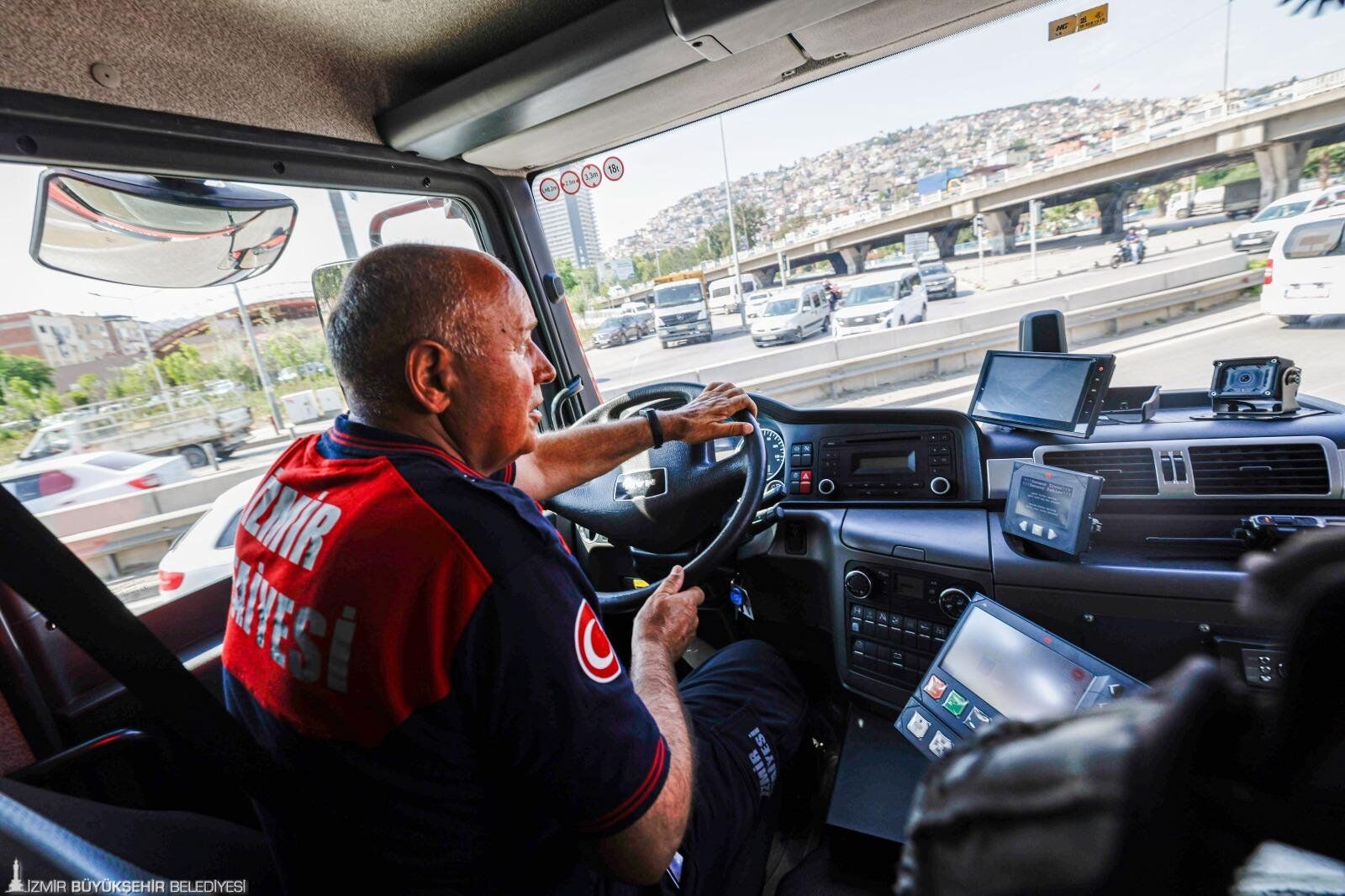 İzmir İtfaiyesi’nde Duygulandıran Baba Oğul Hikayesi Ateşin Içinde Omuz Omuzalar (3)