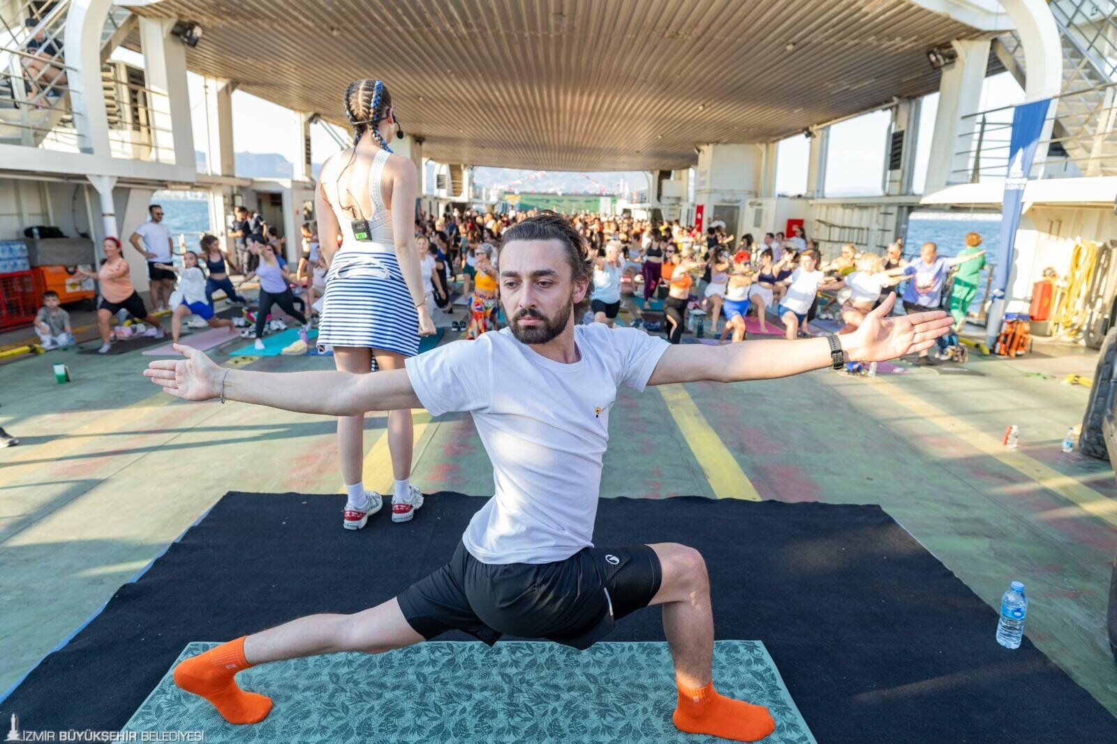 İzmir Körfezi’nde Unutulmaz Anlar 400 Kişi Denizin Ortasında Yoga Yaptı (2)