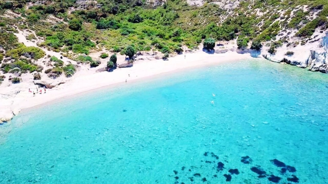 İzmir'de Kalabalık Plajlardan Sıkılanlara Foça’nın En Güzel Ücretsiz Koyları Belli Oldu! Buralara Giden Vazgeçemiyor (1)