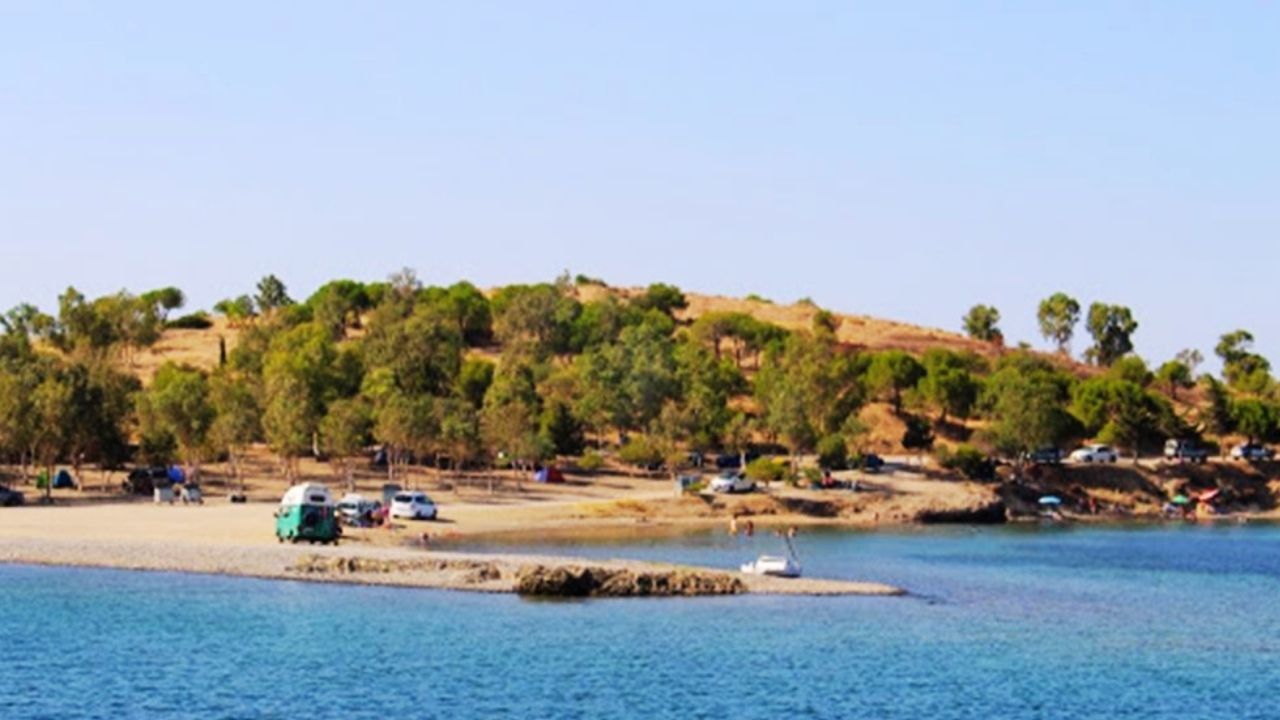 İzmir'de Kalabalık Plajlardan Sıkılanlara Foça’nın En Güzel Ücretsiz Koyları Belli Oldu! Buralara Giden Vazgeçemiyor (3)